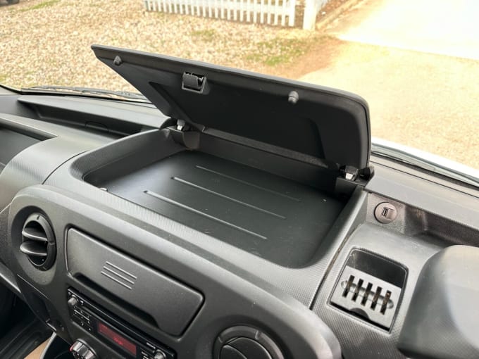 2025 Renault Master