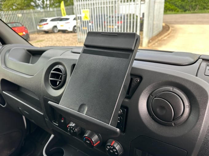 2025 Renault Master