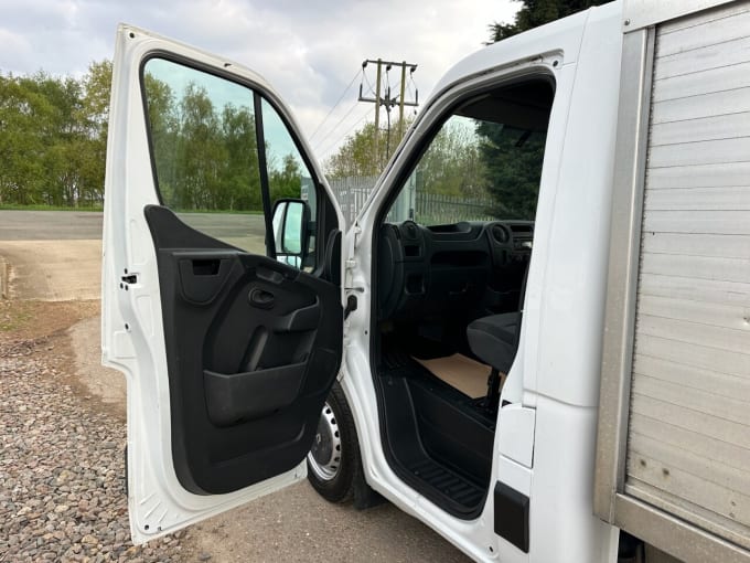 2025 Renault Master