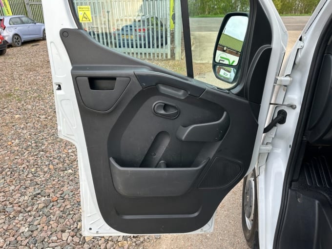 2025 Renault Master