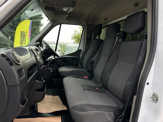 2025 Renault Master