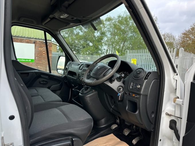 2025 Renault Master