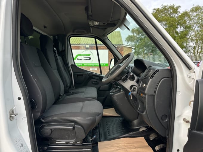 2025 Renault Master