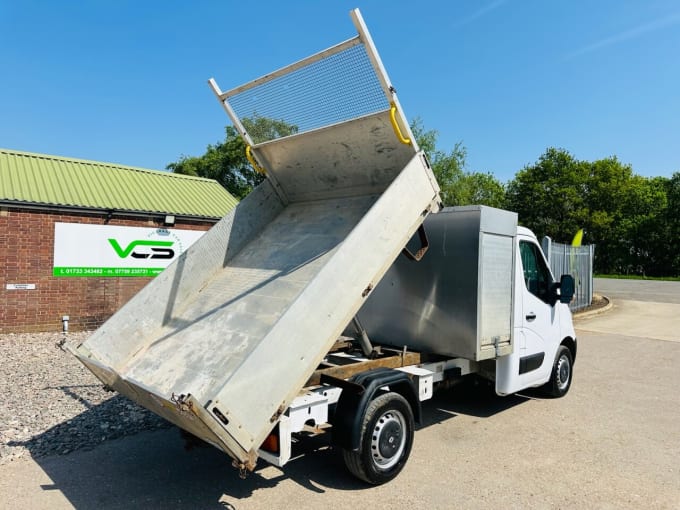 2025 Renault Master