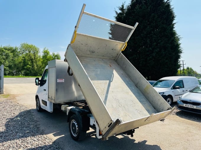 2025 Renault Master