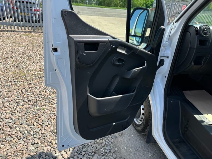 2025 Renault Master