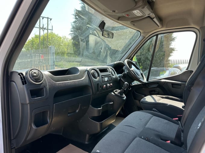 2025 Renault Master