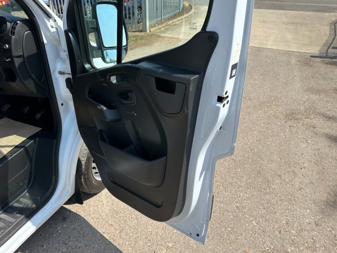 2025 Renault Master