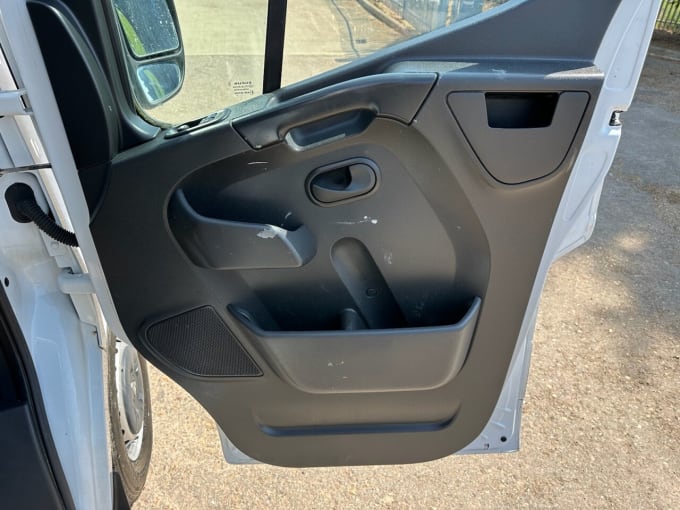 2025 Renault Master
