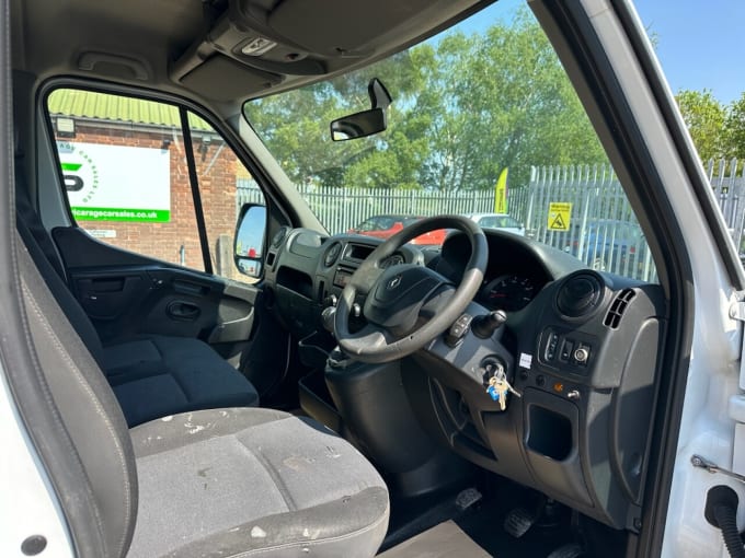 2025 Renault Master