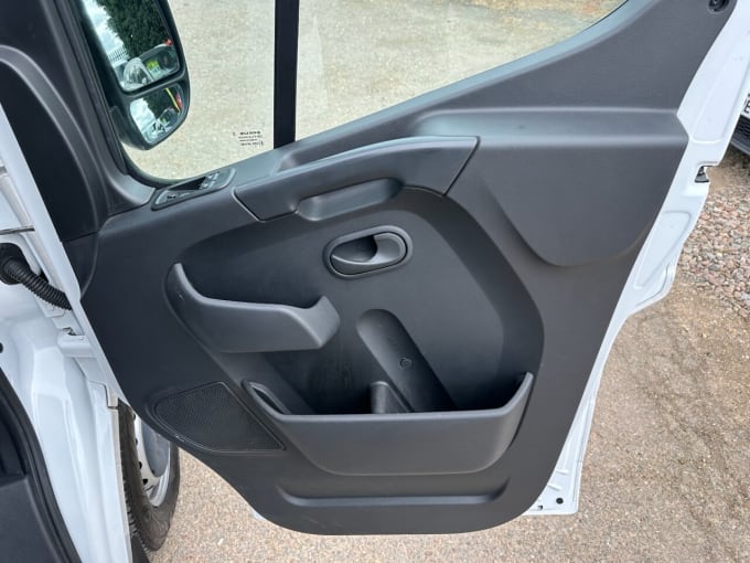 2025 Vauxhall Movano