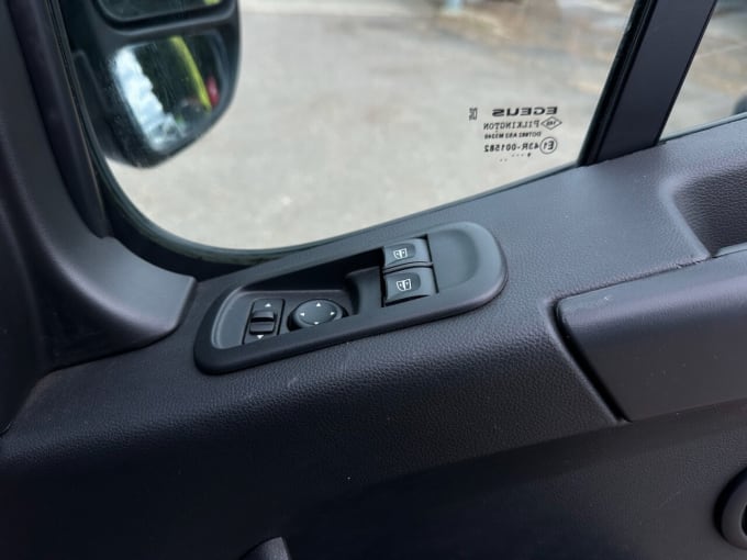2025 Vauxhall Movano