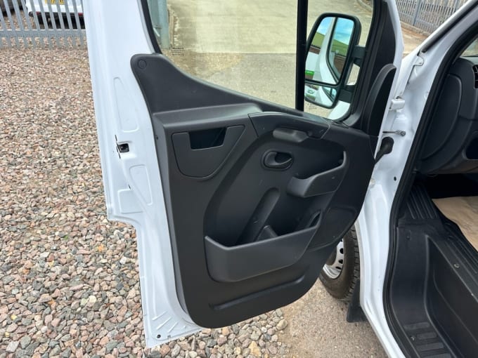 2025 Renault Master