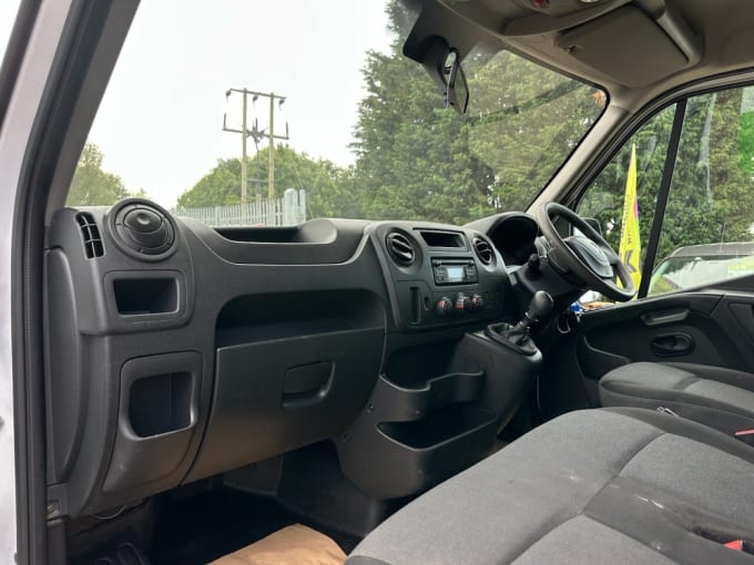 2025 Renault Master