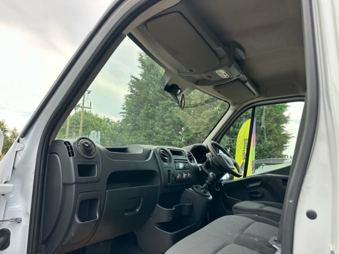 2025 Renault Master