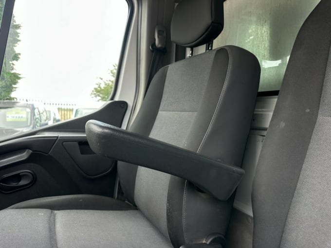 2025 Renault Master