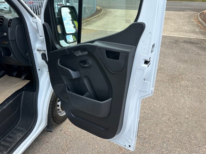 2025 Renault Master