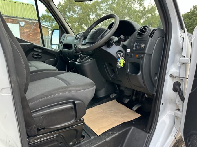 2025 Renault Master