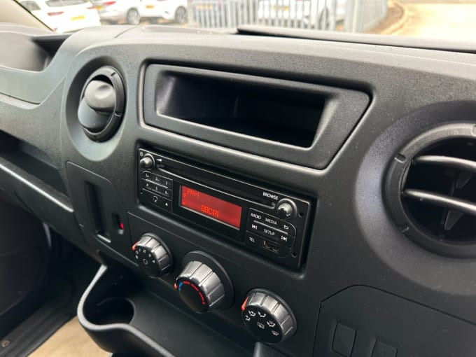 2025 Renault Master