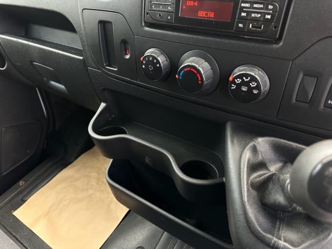 2025 Renault Master