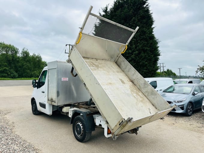 2025 Renault Master
