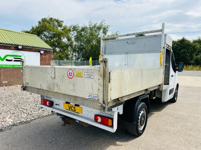 2025 Renault Master