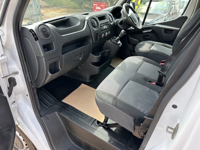 2025 Renault Master