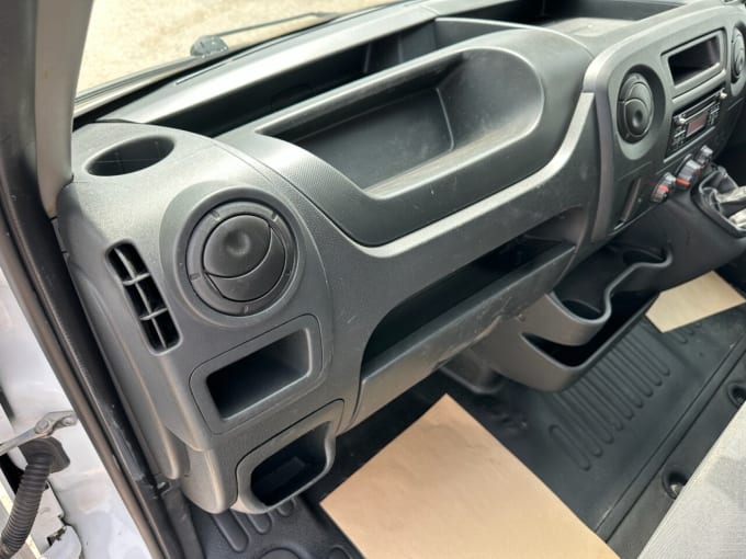 2025 Renault Master