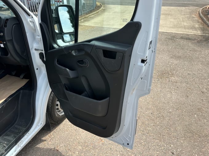 2025 Renault Master