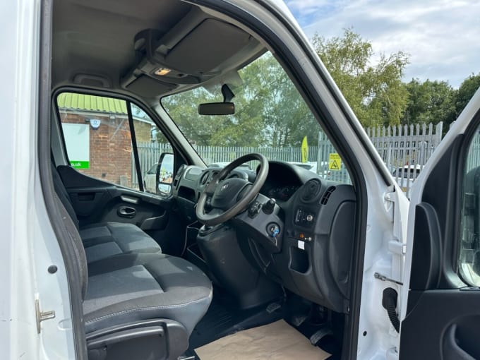 2025 Renault Master