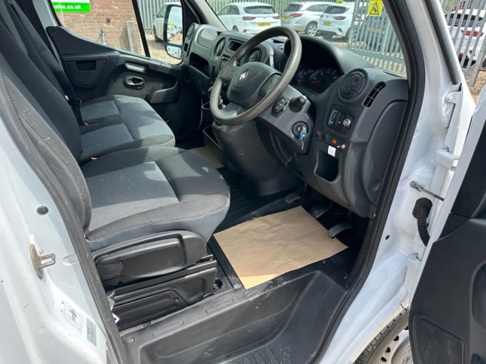 2025 Renault Master