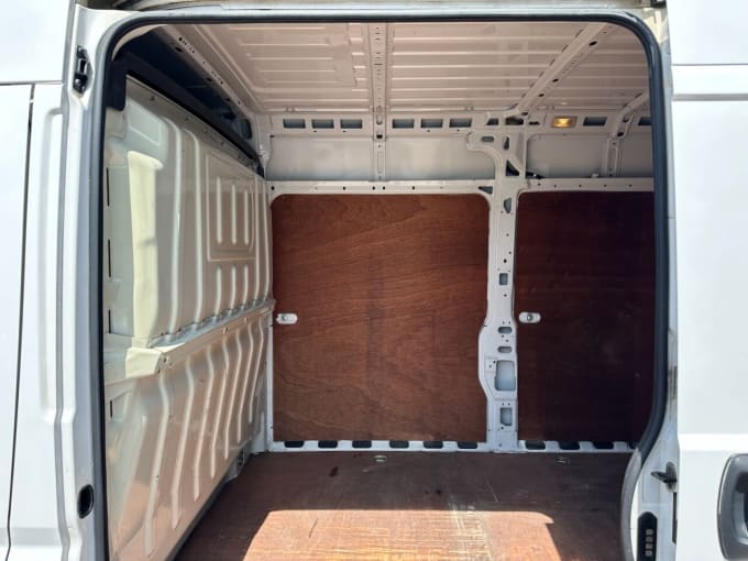 2025 Peugeot Boxer