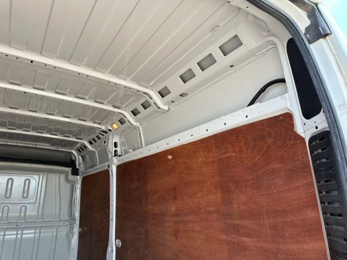 2025 Peugeot Boxer