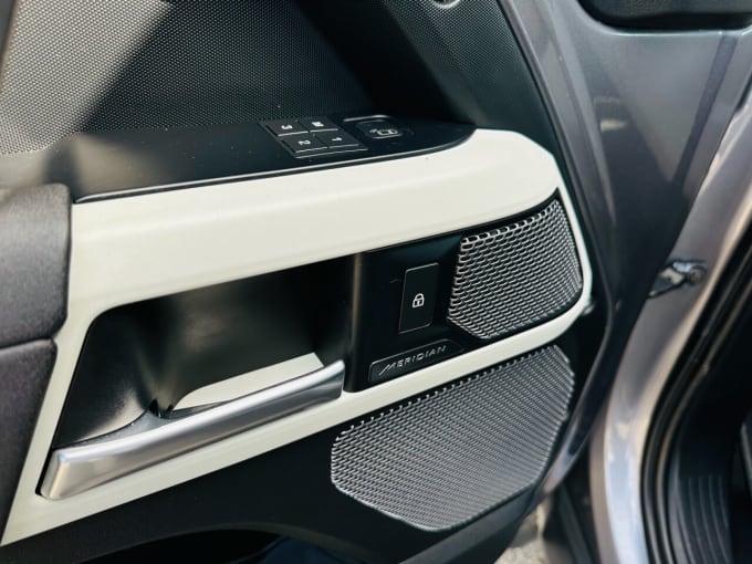 2025 Land Rover Defender