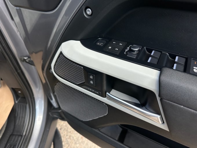 2025 Land Rover Defender