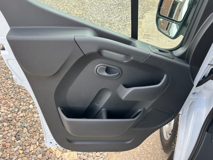 2025 Vauxhall Movano