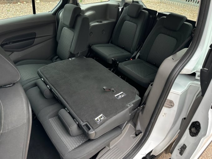2025 Ford Grand Tourneo Connect