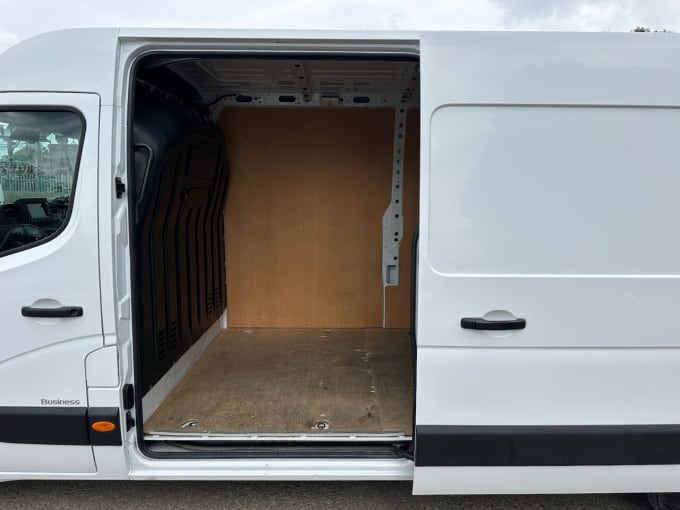 2025 Renault Master