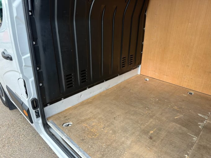 2025 Renault Master