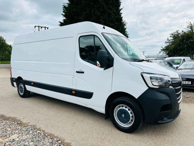 2025 Renault Master