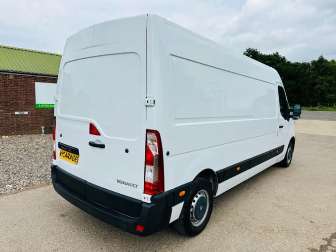 2025 Renault Master