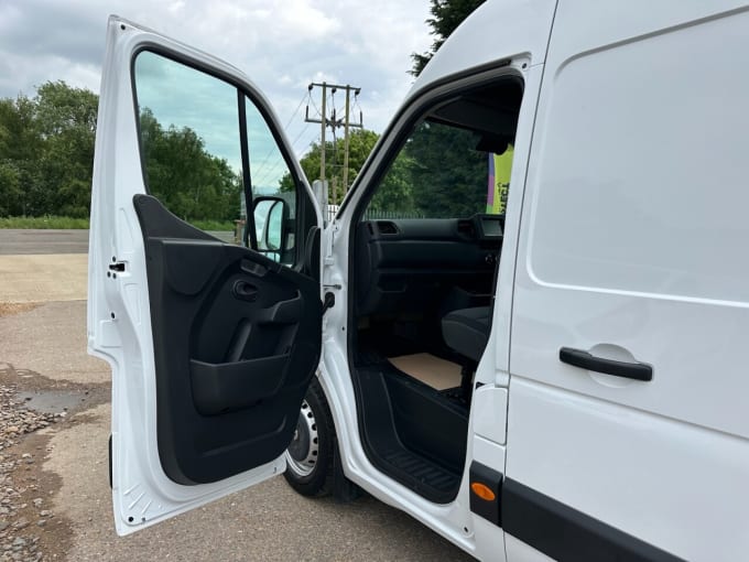 2025 Renault Master
