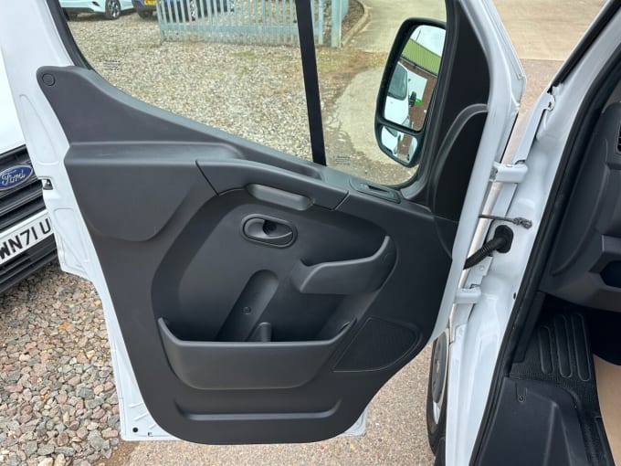 2025 Renault Master
