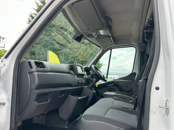 2025 Renault Master