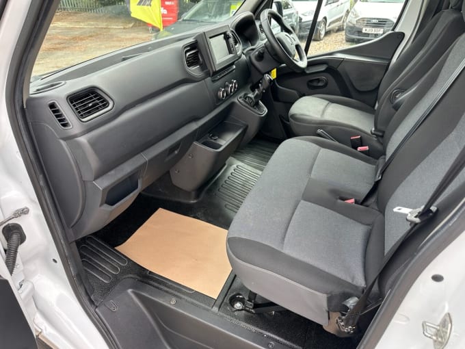 2025 Renault Master