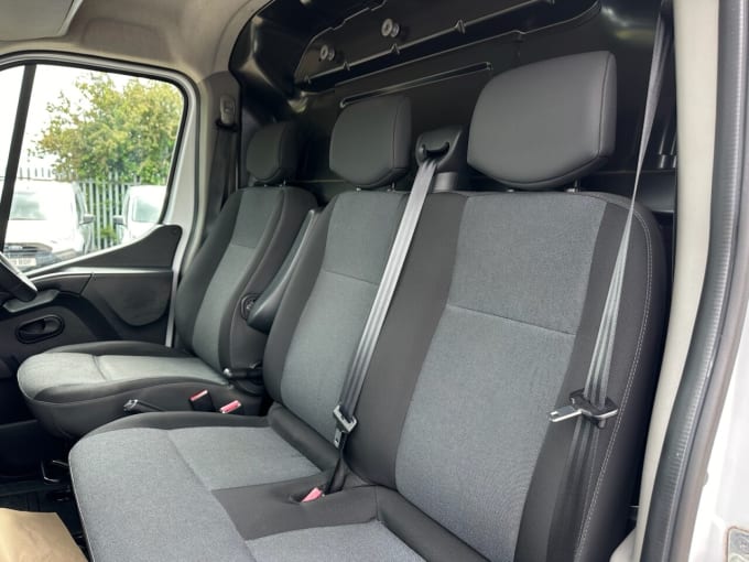 2025 Renault Master