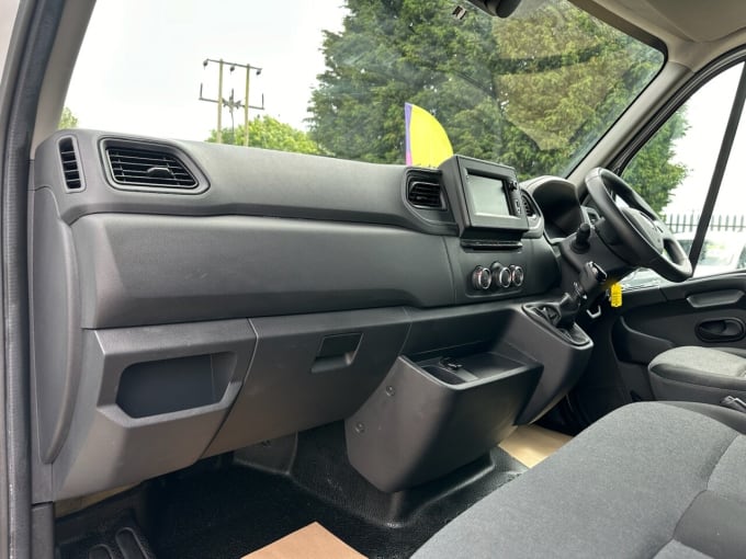 2025 Renault Master