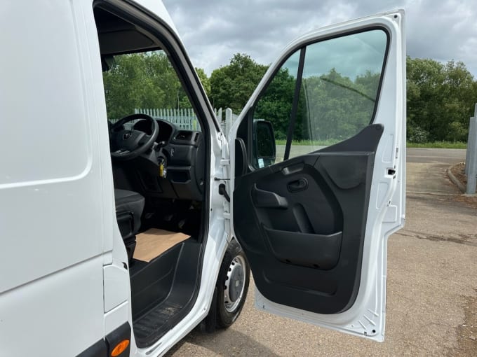 2025 Renault Master