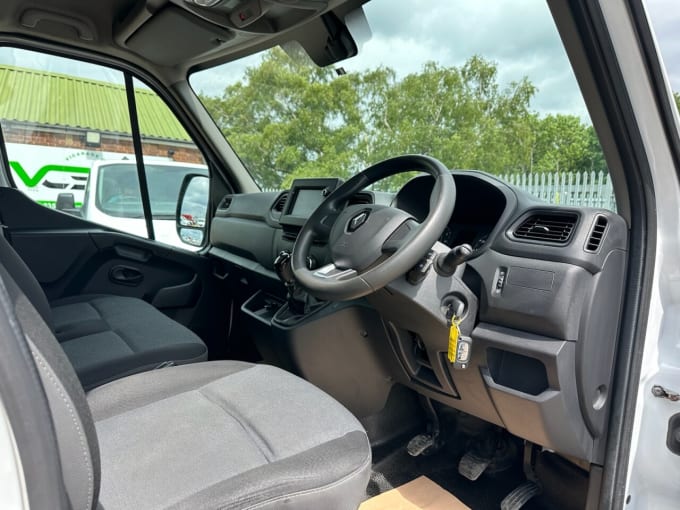 2025 Renault Master