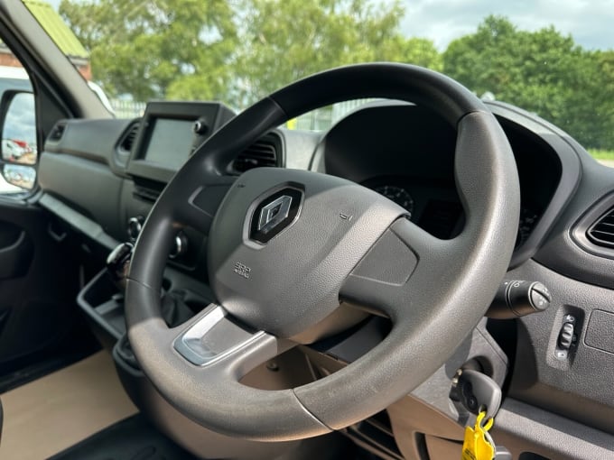 2025 Renault Master